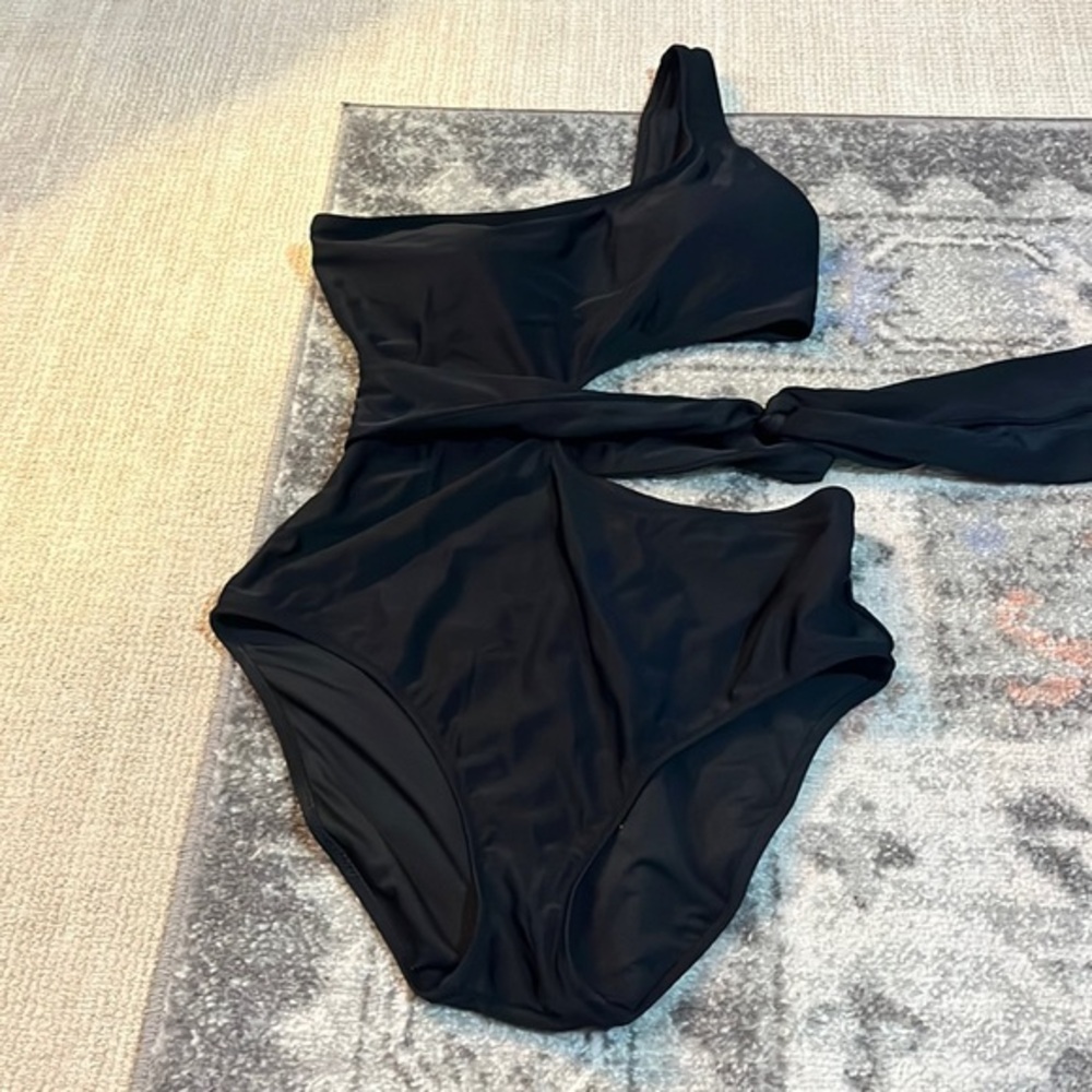 Aerie Cutout One Shoulder Swimsuit in Black